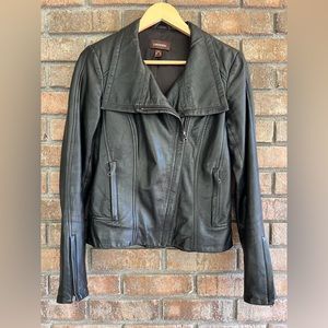 Danier Women’s Black Leather Jacket - Size S